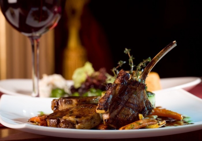 Fotolia 2383774 XL 700x487 Мясо и вино   Meat and wine