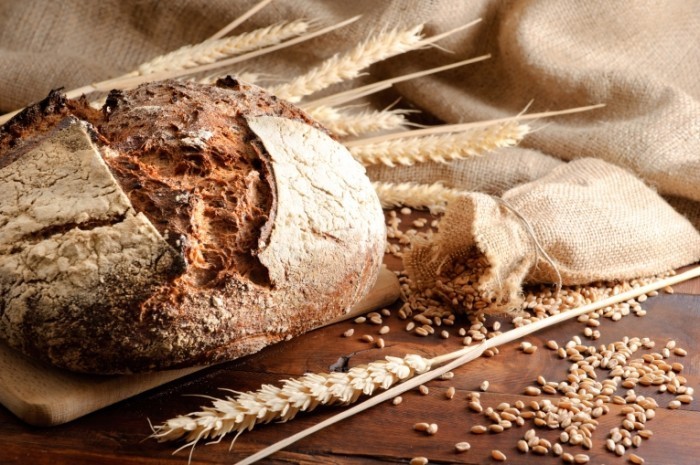 Свежий черный хлеб - Fresh brown bread