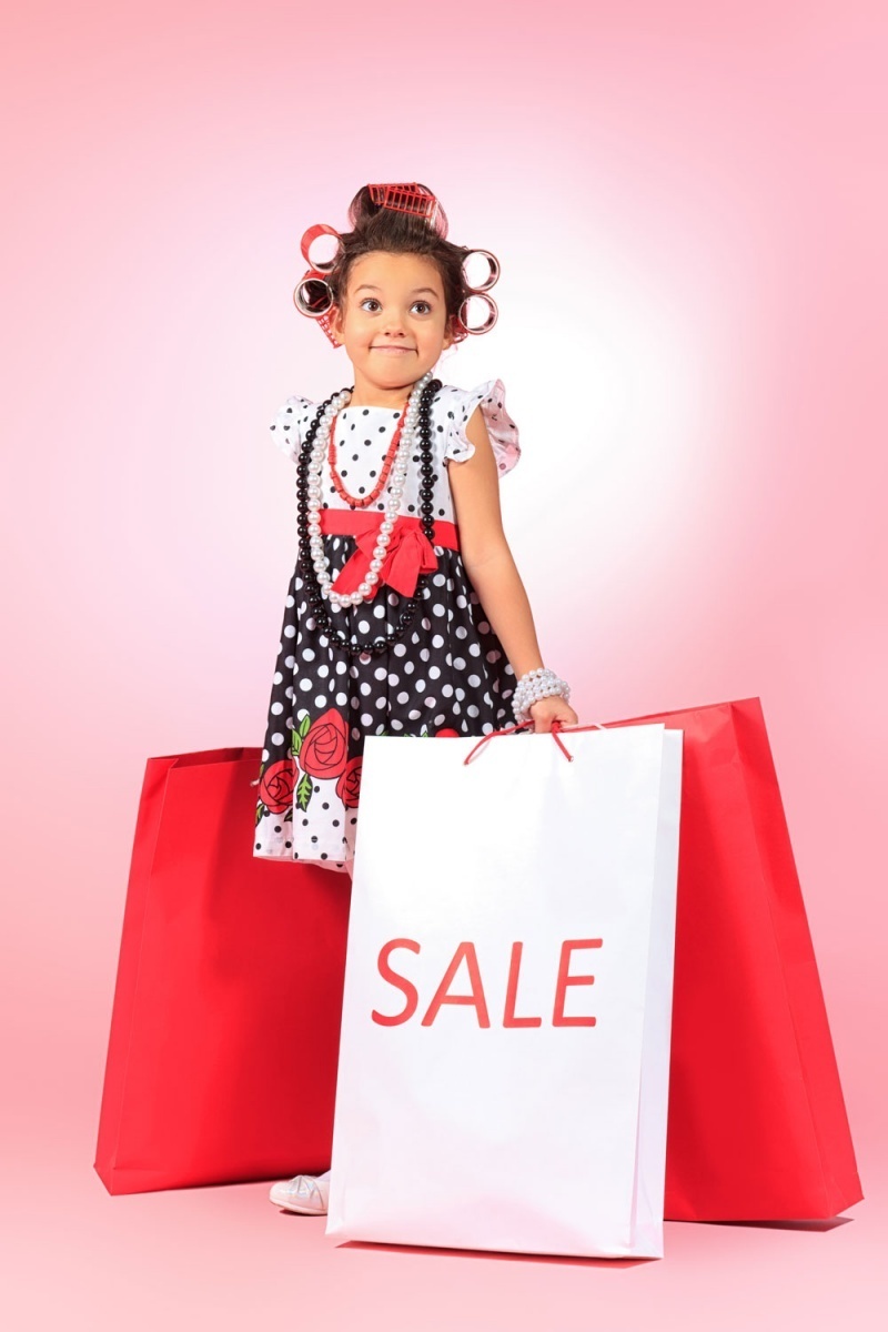 Девочка после шоппинга — Girl after shopping