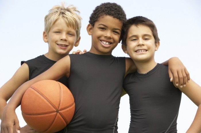 Ребята с баскетбольным мячом - Guys with a basketball