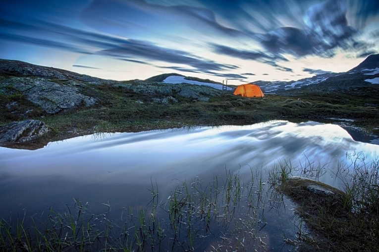 Озеро с палаткой — Lake with a tent