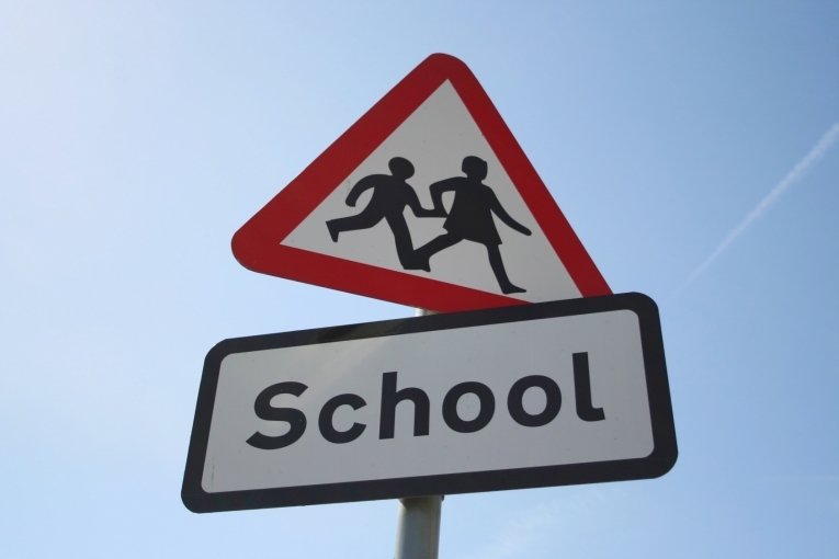 Дорожный знак школа — Road sign school
