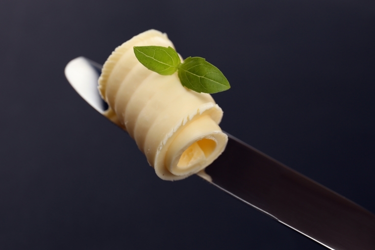 Масло на ноже — Butter on the knife