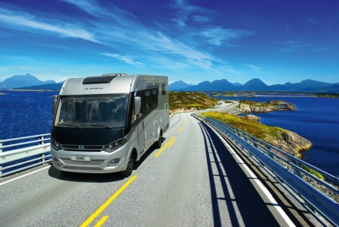 2113 SONIC SUPREME I 701 SC exterior shutterstock 66869452 700x468 Фургон на дороге   Van on the road