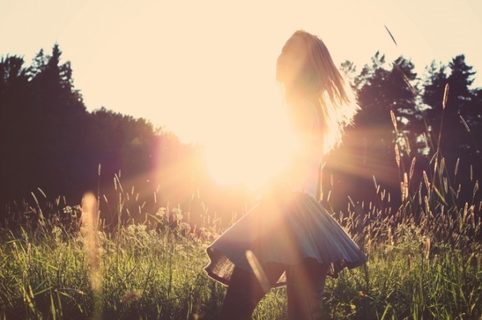 Девушка в лучах солнца - Girl in the sun