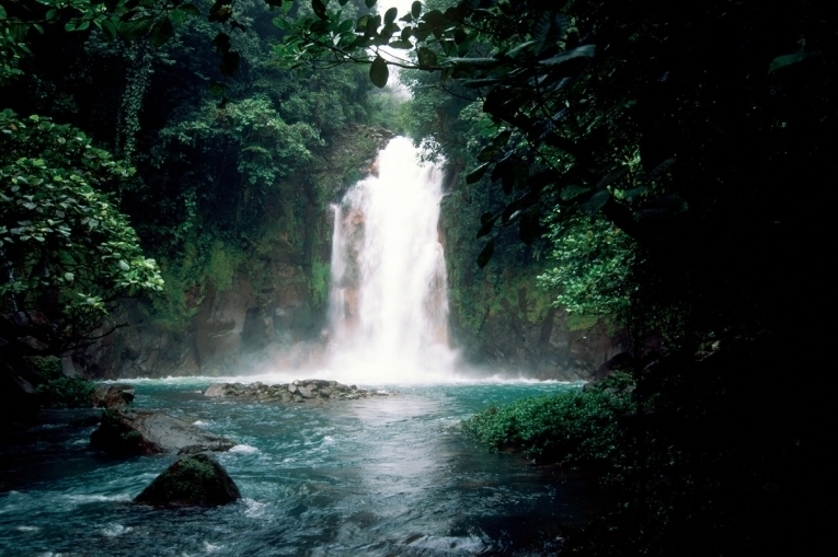 Водопад — Waterfall