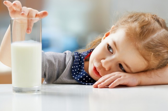 Девочка со стаканом молока - Girl with a glass of milk