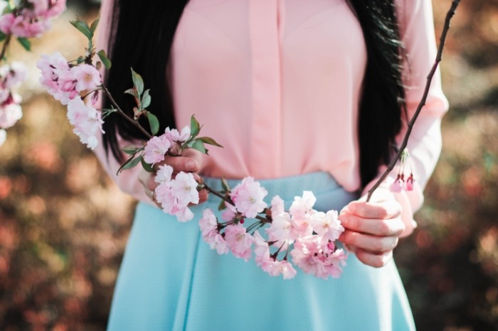 Девушка с цветами - Girl with flowers