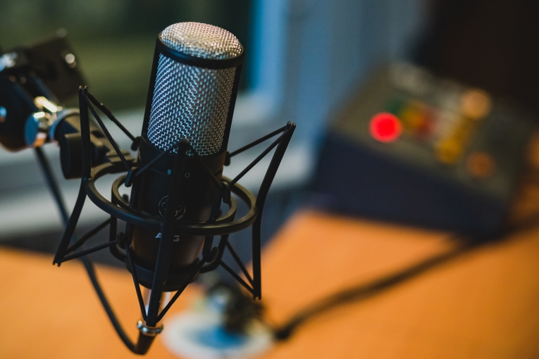Микрофон, студия — Microphone, studio